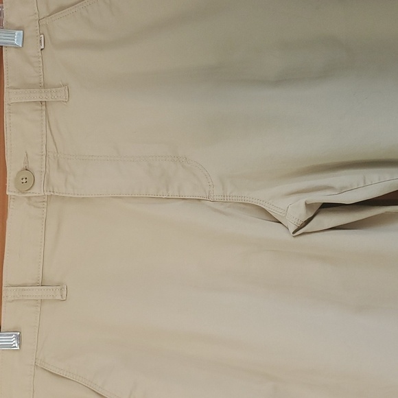 Vans, men's off the wall khaki pants. Straight leg. Size 32. Four pockets. Nice - Picture 2 of 12